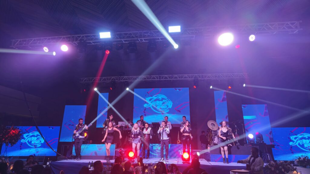 Grupo versatil en Acapulco