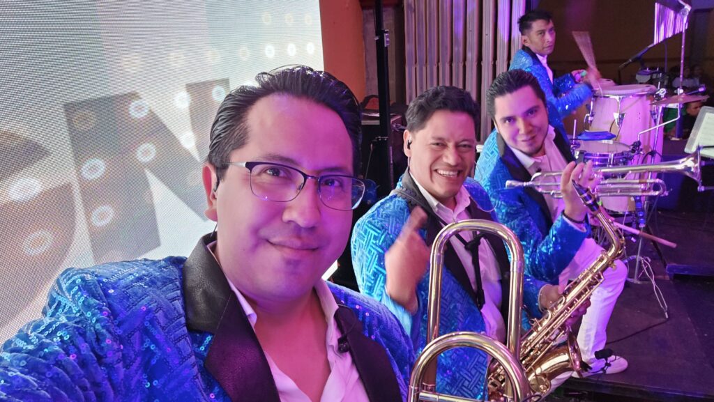 Grupo versátil en Colima